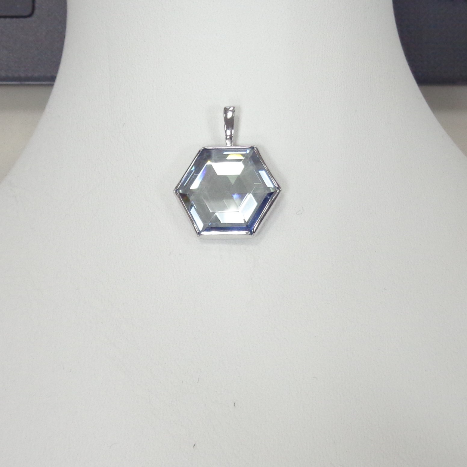 Серебряная подвеска с синим горным хрусталем